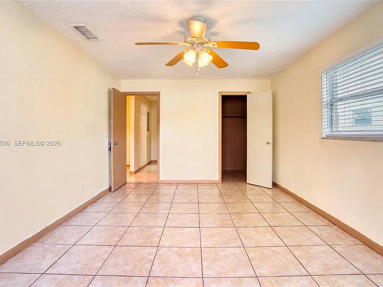 129 SE 4th Ave #1 — Photo 10