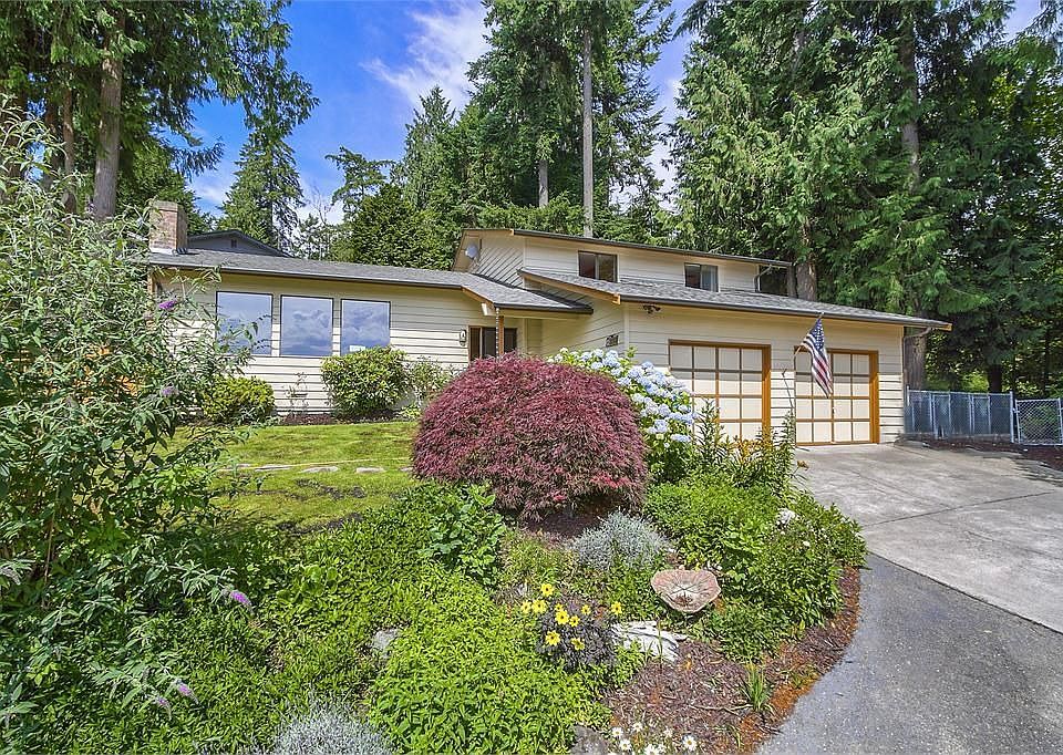 1st image of 4008 NE Derek Dr