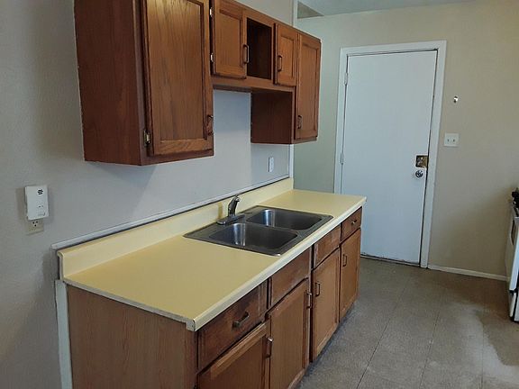 4th image of 2213 Bergan St