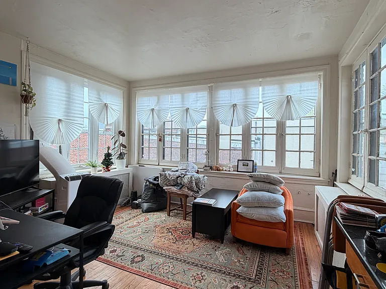 2104 Pine St #3R — Photo 9