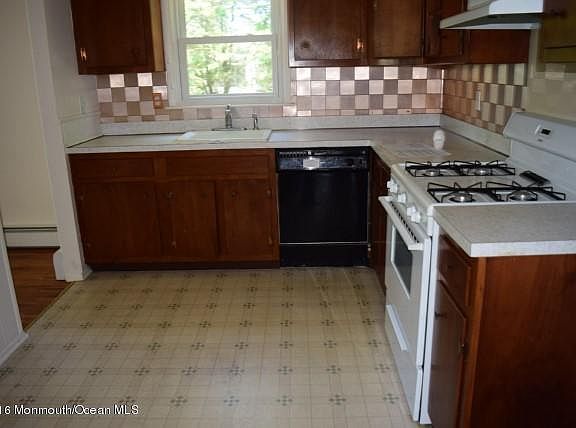 4th image of 24 Edinburgh Dr