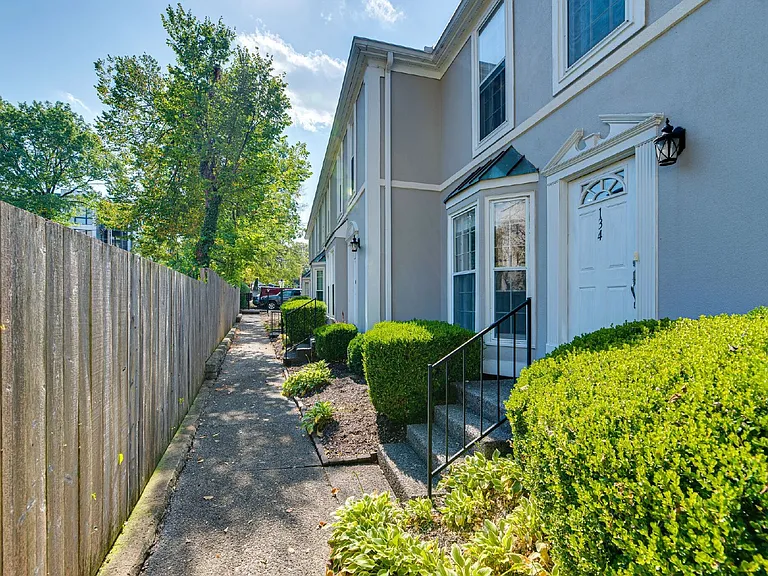 134 Acklen Park Dr — Photo 1