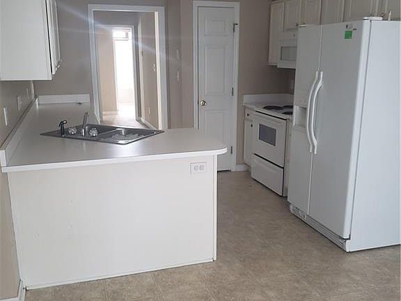 3rd image of 110 Bayou Ct