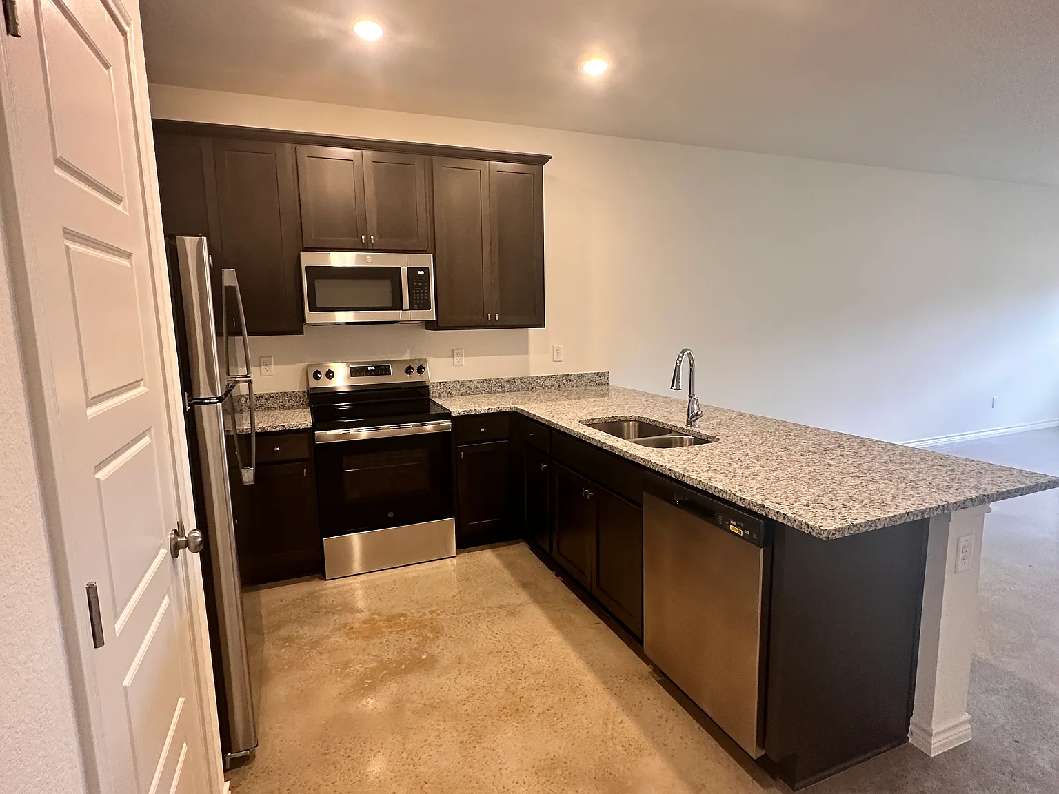 3 bed, $1,500 — Photo 3
