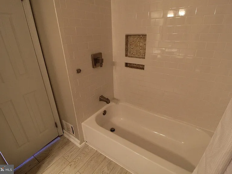 6055 Meyers Landing Ct — Photo 24