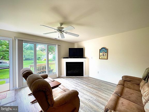 3rd image of 751 Bayberry Cir #751