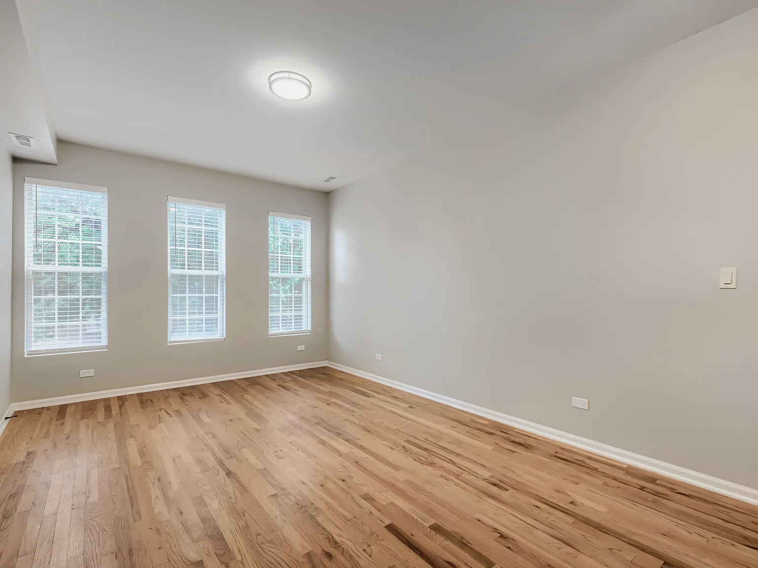 3 bed, 1300 sqft, $2,999 — Photo 1