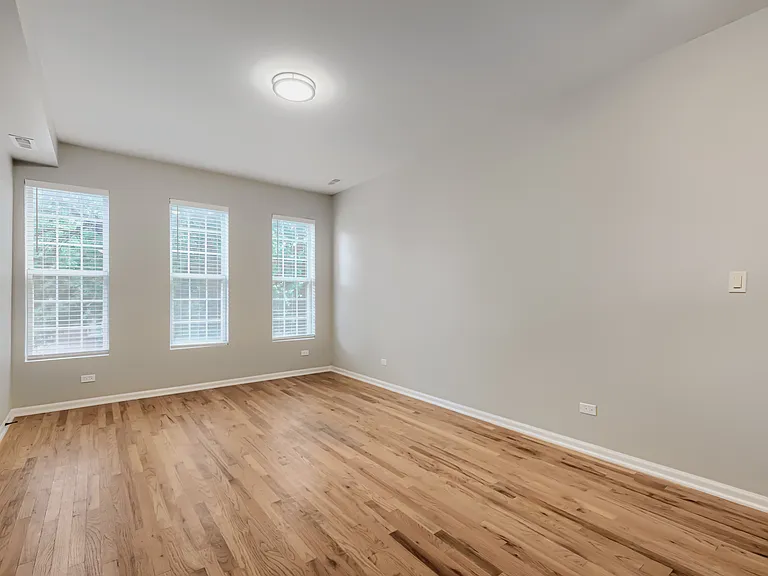 1422 N Maplewood Ave #2 — Photo 5