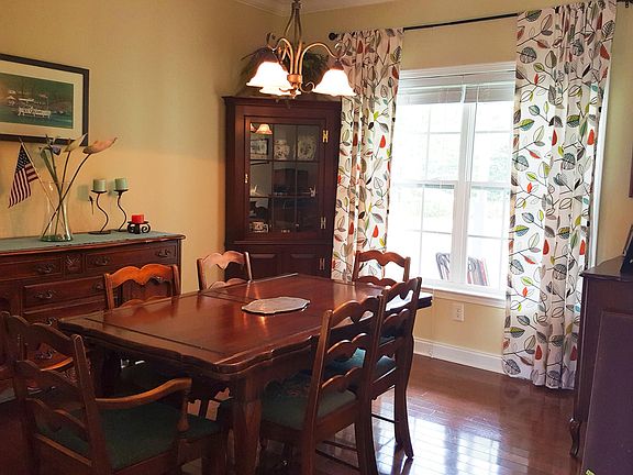 4th image of 100 Catlett Ct