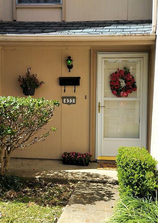 1st image of 433 Arborview Dr