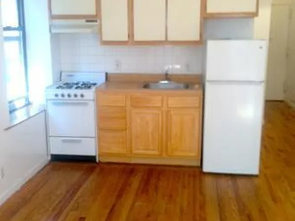 203 Elizabeth St, Staten Island, NY 10310