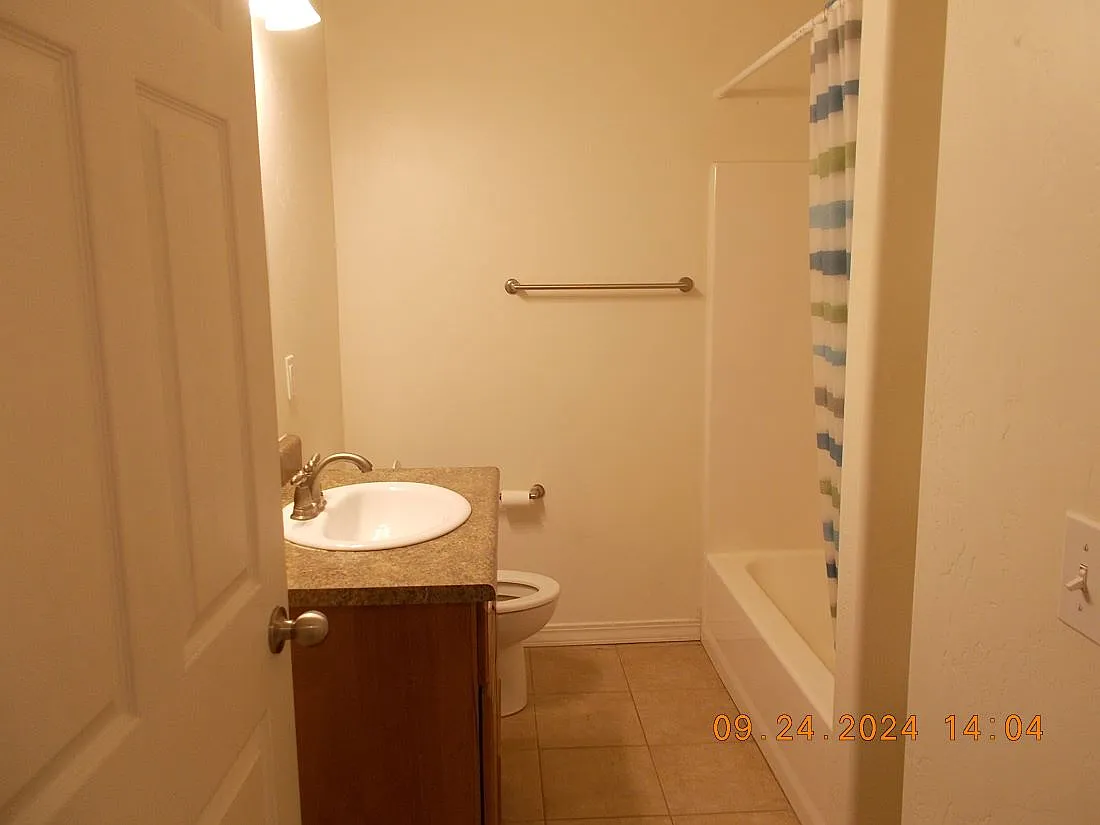 3 bed, 2.5 bath, 1352 sqft, $2,800 — Photo 4