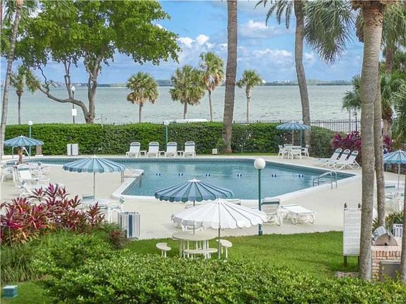 4th image of 1408 SE Bayshore Dr APT 205