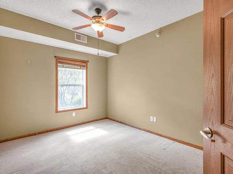 114200 Hundertmark Rd #110 — Photo 17