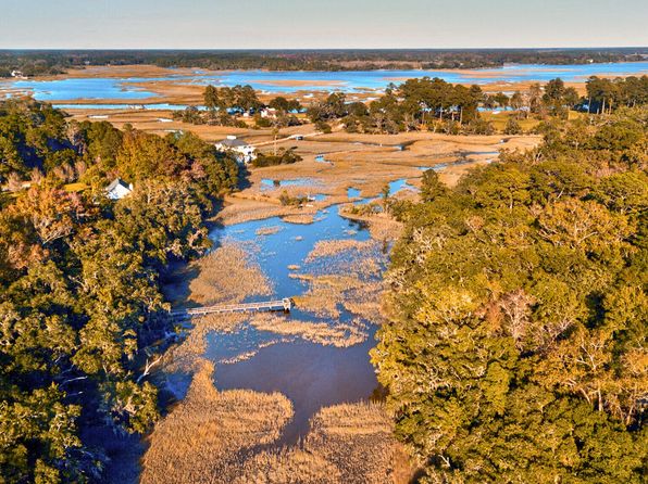 6464 Saint Anthony Dr, Yonges Island, SC 29449