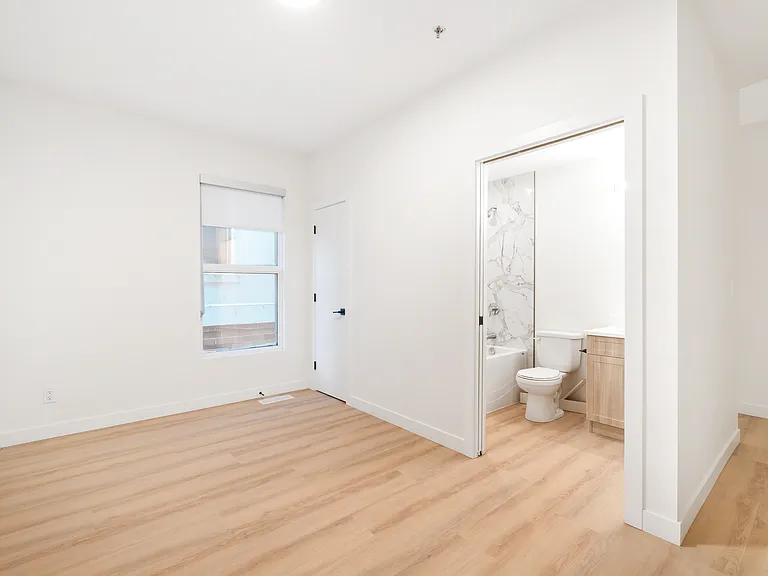 260 Wellington Cres #11 — Photo 9