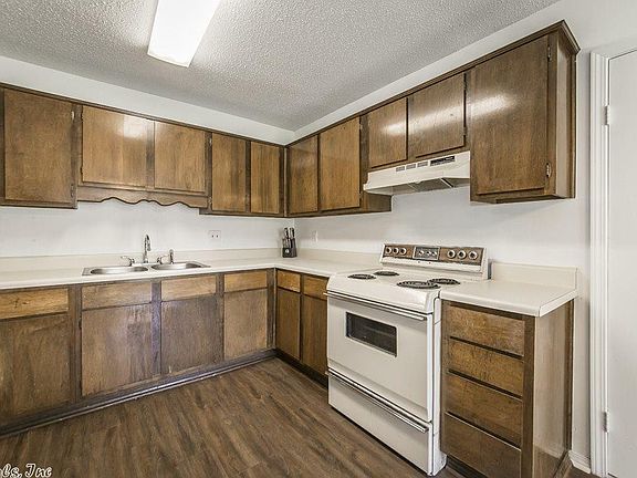 5th image of 15 Monarch Dr