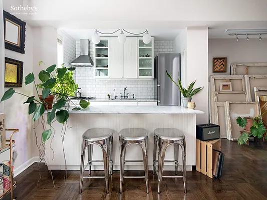 Sold by Sotheby's International Realty | media 6