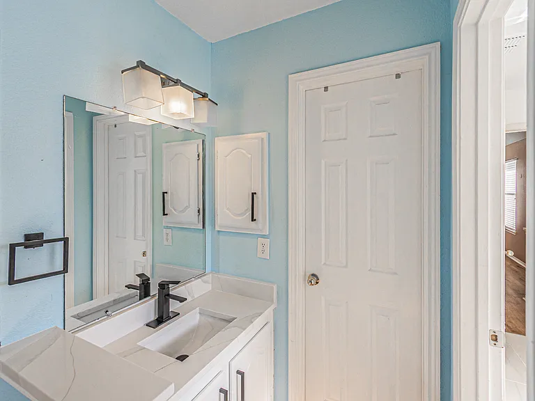 2425 Kittyhawk Dr — Photo 29