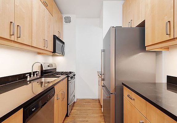 3rd image of 15 W 104th St #21