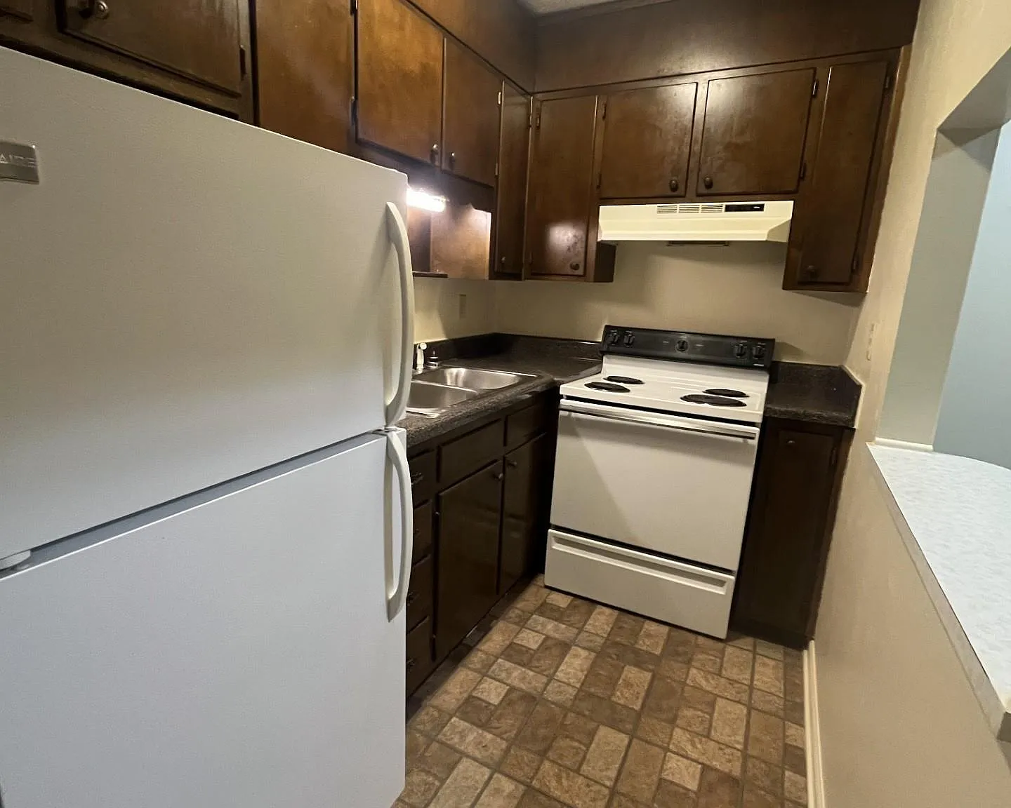 1 bed, 1.0 bath, $695 — Photo 2