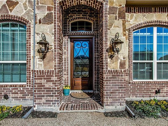 3rd image of 2837 Annandale Dr