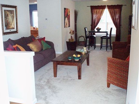 Formal Dining Room/Living Room