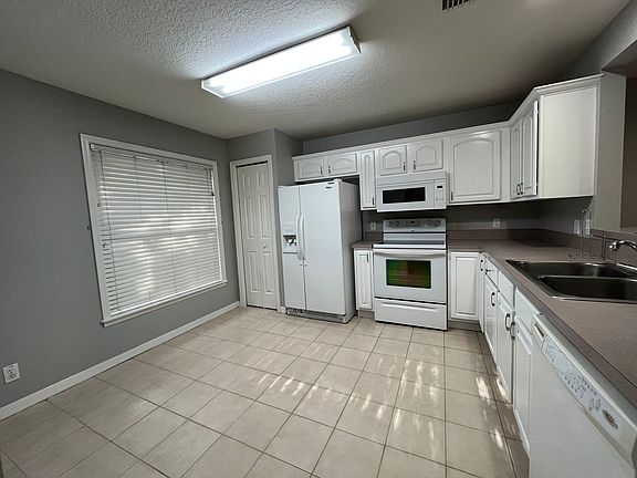 2nd image of 1060 Vassar Dr