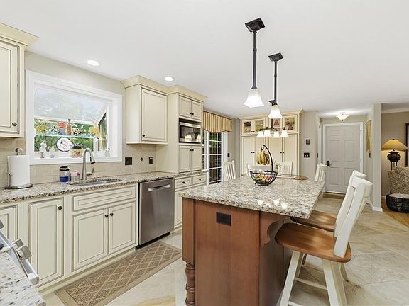 4th image of 30 Princess Pine Cir
