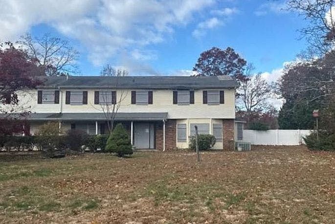 1st image of 460 Hoffman Ln