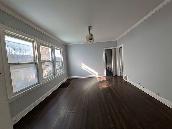 5th image of 7824 S Wood St