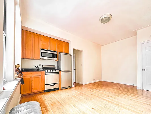 Rented by Manhattan Realty Group | media 7