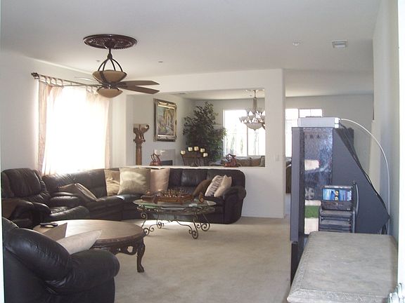 Picture from entrance into living room 