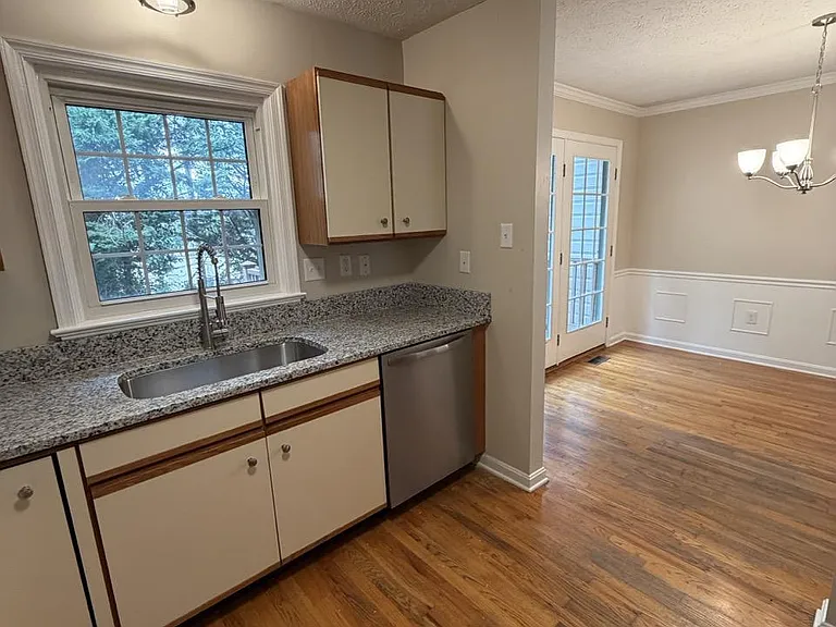 218 Tudor Dr — Photo 10