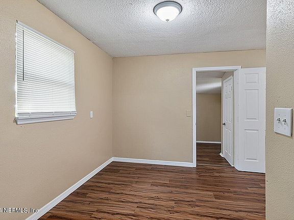 5th image of 2501 RED ROBIN Drive