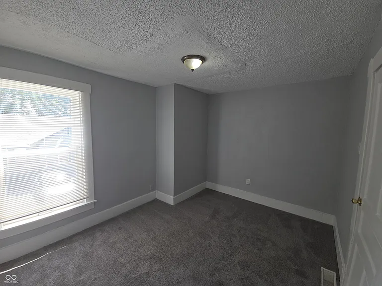 516 W 28th St — Photo 12