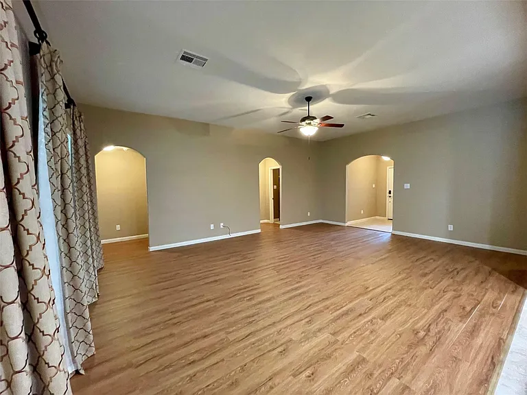 2035 Borthwick Ln — Photo 9