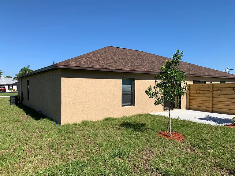 3827 SW 8th Ct — Photo 21