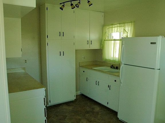 3rd image of 893 Governor St
