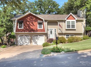 3432 S Rolling Oaks Dr, Tulsa, OK 74107