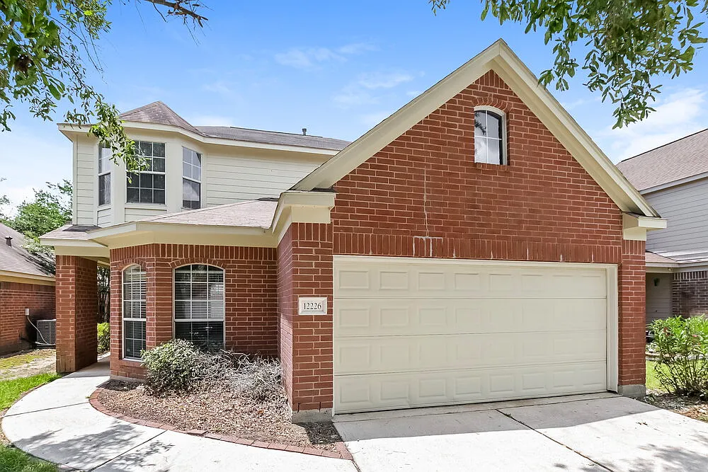 4 bed, 2.5 bath, 2401 sqft, $2,155 — Photo 1