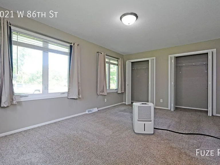 1021 W 86th St — Photo 13