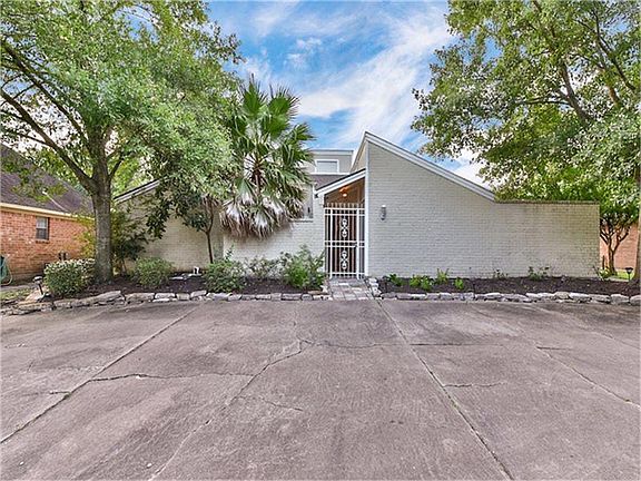 3rd image of 11514 Long Pine Dr