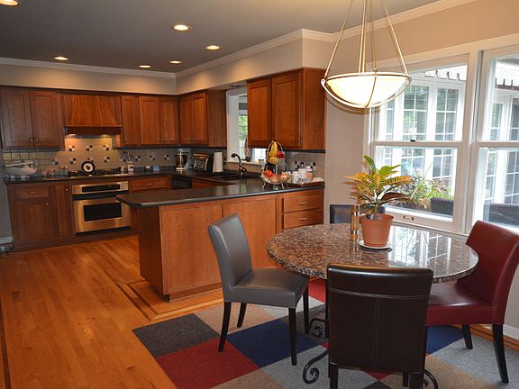 Eat-In Kitchen