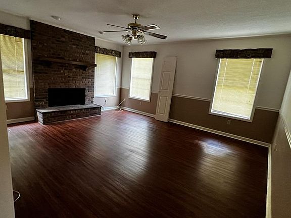 3rd image of 3617 Oak Ridge Ln