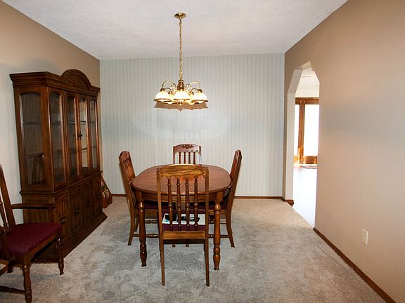 4th image of 1601 S Cypress Ave
