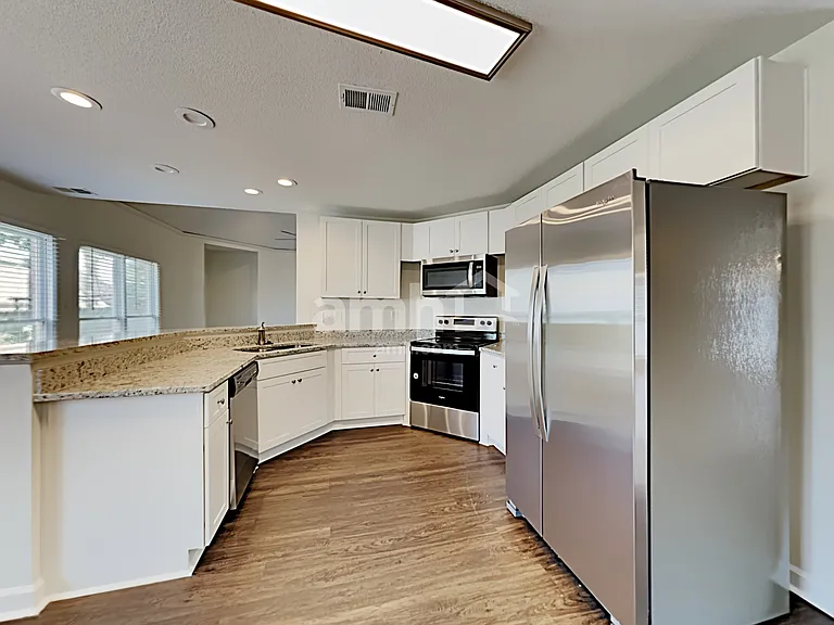 1838 Oak Springs Dr — Photo 3