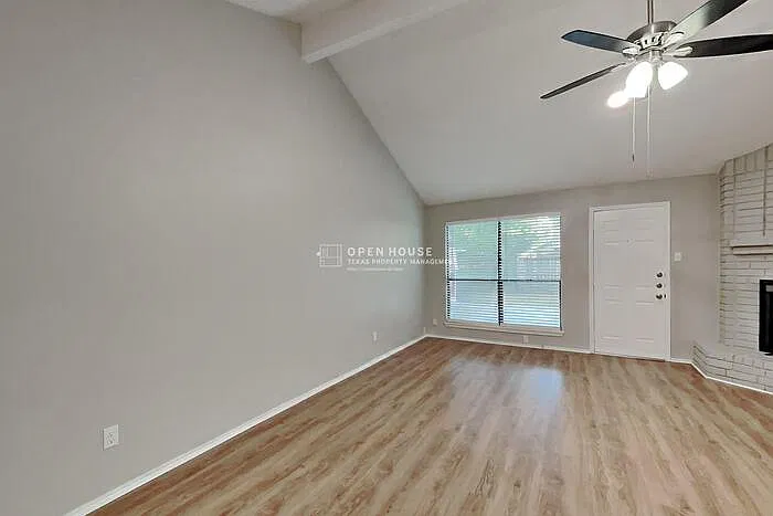 3 bed, 2.0 bath, 1452 sqft, $1,875 — Photo 3