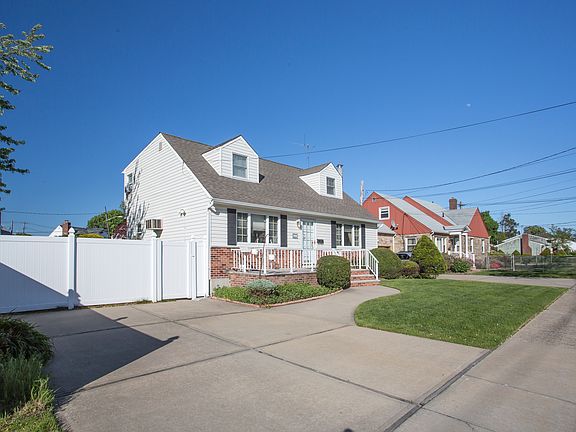 3rd image of 2227 1st St
