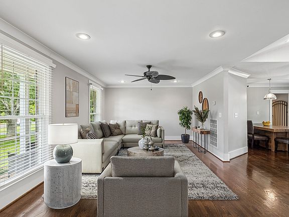 4th image of 101 Century Oak Dr